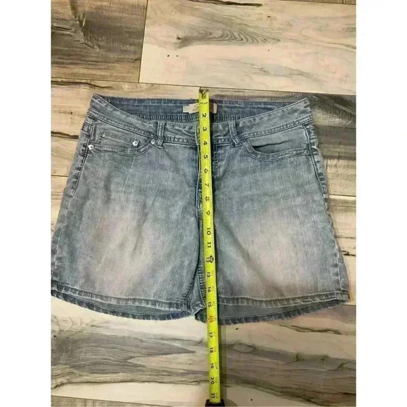 Seven7 Jean shorts women’s light washed size 10 - Picture 9 of 9